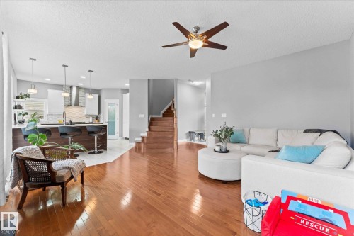 26 Linkside Way, Spruce Grove, AB - Indoor Photo Showing Living Room