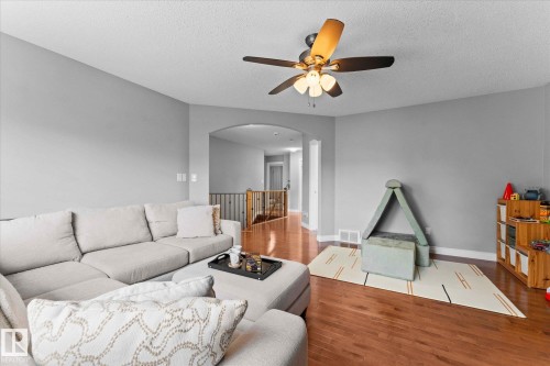 26 Linkside Way, Spruce Grove, AB - Indoor Photo Showing Living Room