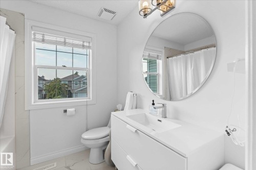 26 Linkside Way, Spruce Grove, AB - Indoor Photo Showing Bathroom