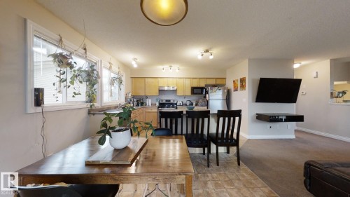 18 12050 17 Avenue, Edmonton, AB - Indoor Photo Showing Dining Room
