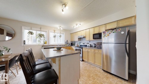 18 12050 17 Avenue, Edmonton, AB - Indoor Photo Showing Kitchen