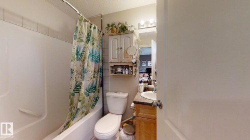 18 12050 17 Avenue, Edmonton, AB - Indoor Photo Showing Bathroom