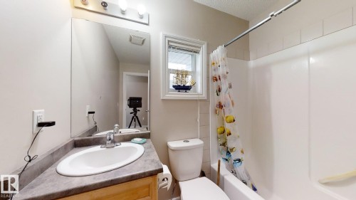 18 12050 17 Avenue, Edmonton, AB - Indoor Photo Showing Bathroom