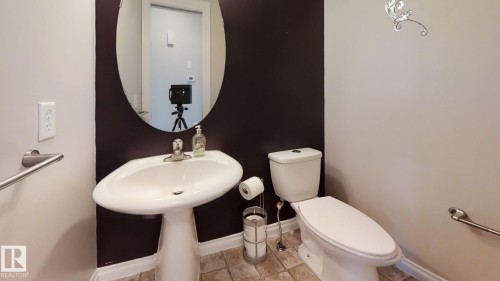 18 12050 17 Avenue, Edmonton, AB - Indoor Photo Showing Bathroom