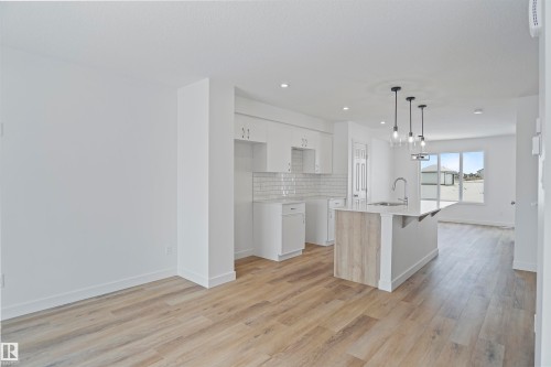 29 Ficus Way, Fort Saskatchewan, AB - Indoor Photo Showing Kitchen With Upgraded Kitchen