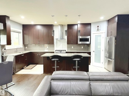 1357 Watt Drive, Edmonton, AB - Indoor Photo Showing Kitchen With Upgraded Kitchen