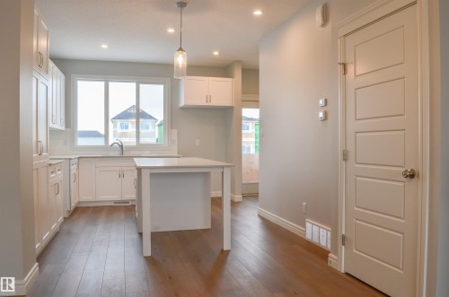 18832 28 Avenue, Edmonton, AB - Indoor Photo Showing Kitchen