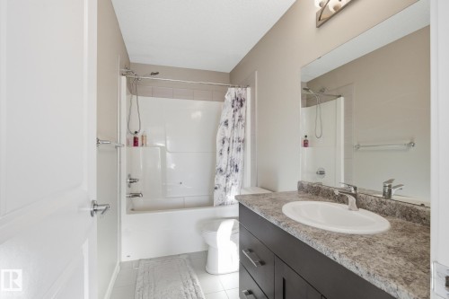 893 Ebbers Crescent Nw, Edmonton, AB - Indoor Photo Showing Bathroom