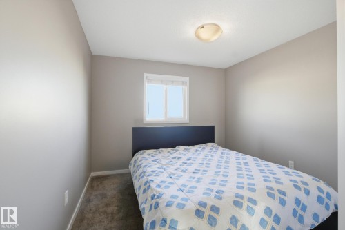 Bedroom featuring carpet floors and baseboards - 893 Ebbers Crescent Nw, Edmonton, AB - Indoor Photo Showing Bedroom