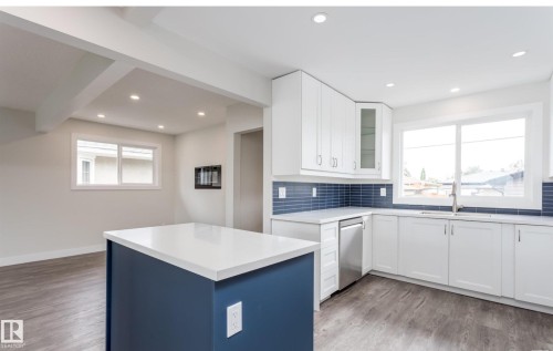 6511 95 Avenue, Edmonton, AB - Indoor Photo Showing Kitchen