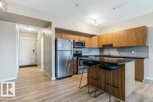 114 10518 113 Street, Edmonton, AB - Indoor Photo Showing Kitchen