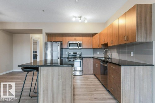 114 10518 113 Street, Edmonton, AB - Indoor Photo Showing Kitchen