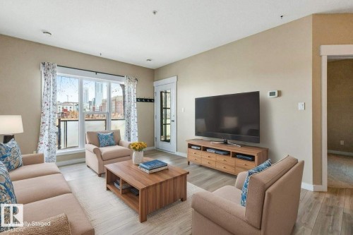 114 10518 113 Street, Edmonton, AB - Indoor Photo Showing Living Room