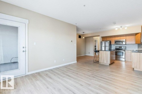 114 10518 113 Street, Edmonton, AB - Indoor Photo Showing Kitchen