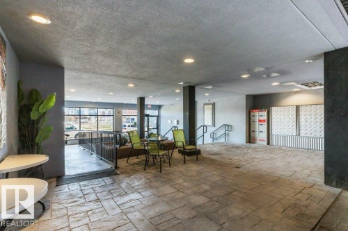 114 10518 113 Street, Edmonton, AB - Indoor Photo Showing Other Room