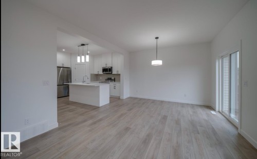 305 26St, Edmonton, AB - Indoor Photo Showing Kitchen