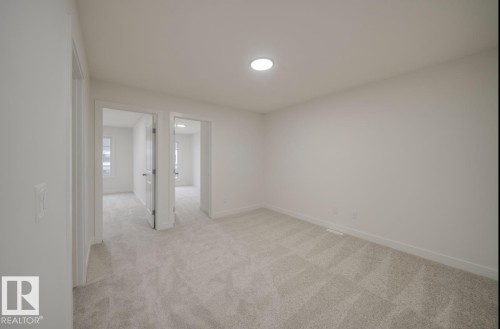 305 26St, Edmonton, AB - Indoor Photo Showing Other Room