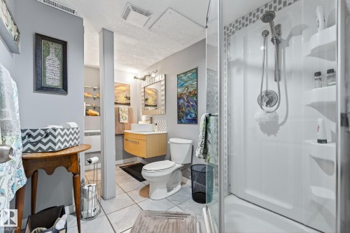 4664 16A Avenue, Edmonton, AB - Indoor Photo Showing Bathroom