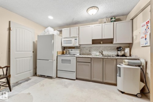4664 16A Avenue, Edmonton, AB - Indoor Photo Showing Kitchen