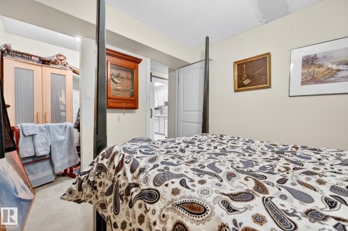 4664 16A Avenue, Edmonton, AB - Indoor Photo Showing Bedroom