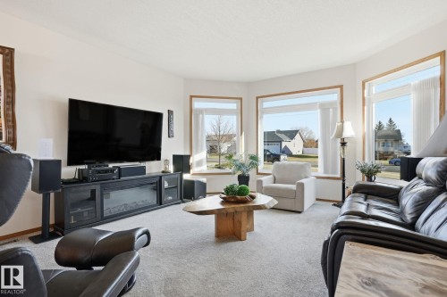 5002 58 Street, Daysland, AB - Indoor Photo Showing Living Room