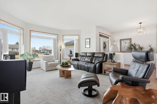 5002 58 Street, Daysland, AB - Indoor Photo Showing Living Room