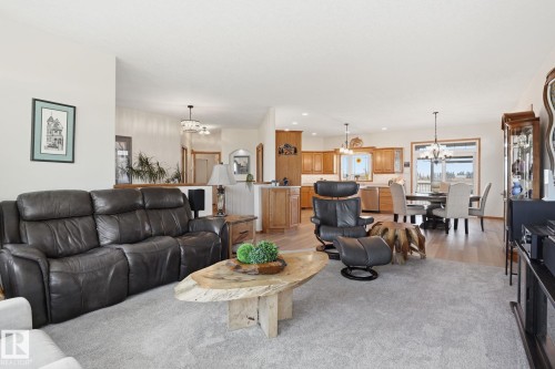 5002 58 Street, Daysland, AB - Indoor Photo Showing Living Room