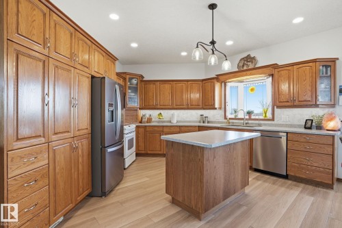 5002 58 Street, Daysland, AB - Indoor Photo Showing Kitchen