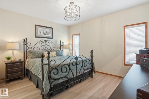 5002 58 Street, Daysland, AB - Indoor Photo Showing Bedroom
