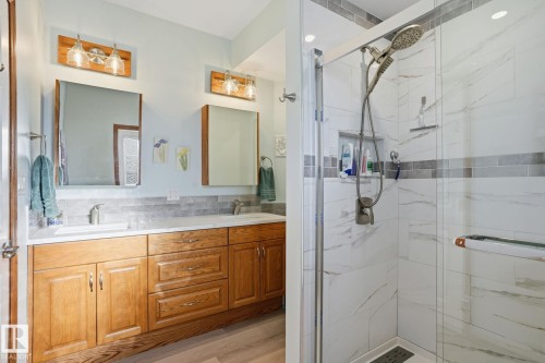 5002 58 Street, Daysland, AB - Indoor Photo Showing Bathroom