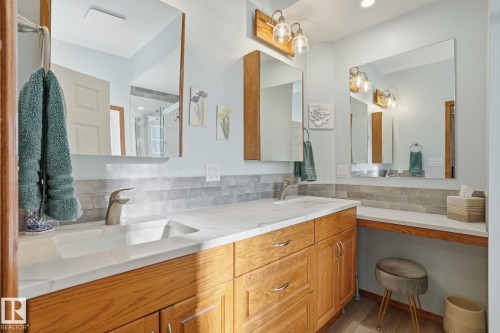 5002 58 Street, Daysland, AB - Indoor Photo Showing Bathroom