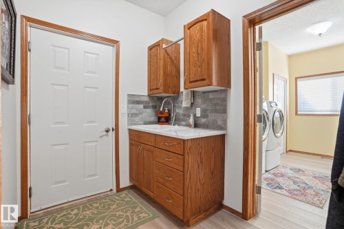 5002 58 Street, Daysland, AB - Indoor Photo Showing Laundry Room