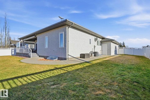 5002 58 Street, Daysland, AB - Outdoor