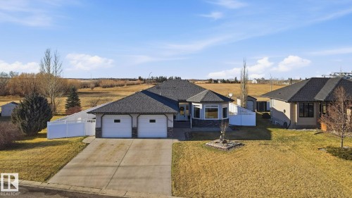 5002 58 Street, Daysland, AB - Outdoor With Facade