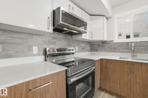 71 Lancaster Terrace, Edmonton, AB - Indoor Photo Showing Kitchen