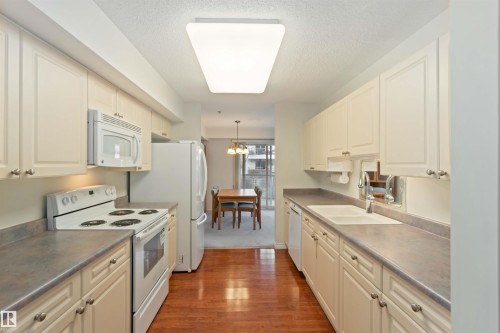 119 9535 176 Street, Edmonton, AB - Indoor Photo Showing Kitchen