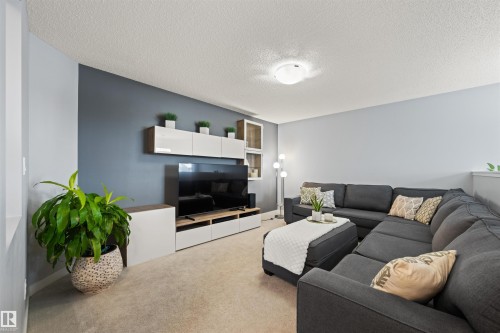 1564 Chapman Way, Edmonton, AB - Indoor Photo Showing Living Room
