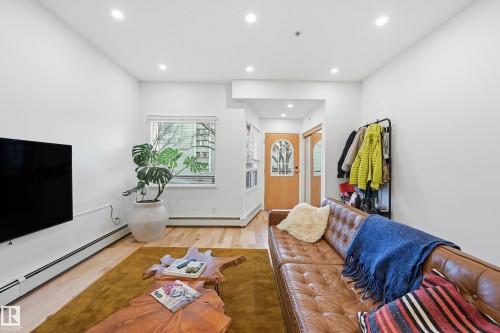 11138 83 Avenue, Edmonton, AB - Indoor