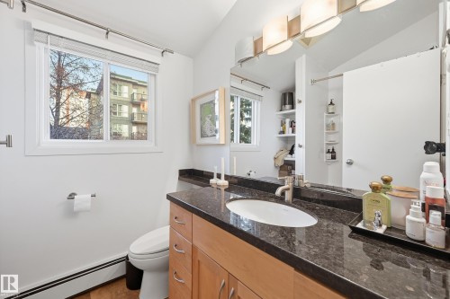 11138 83 Avenue, Edmonton, AB - Indoor Photo Showing Bathroom