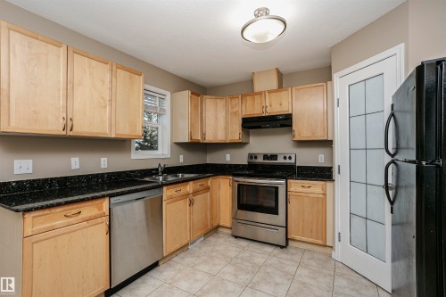 204 178 Bridgeport Boulevard, Leduc, AB - Indoor Photo Showing Kitchen With Double Sink