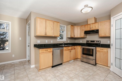 204 178 Bridgeport Boulevard, Leduc, AB - Indoor Photo Showing Kitchen