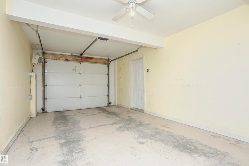 204 178 Bridgeport Boulevard, Leduc, AB - Indoor Photo Showing Garage