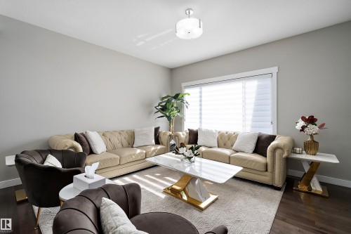7043 174 Avenue, Edmonton, AB - Indoor Photo Showing Living Room