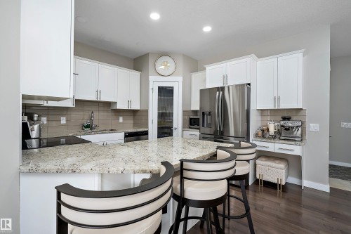 7043 174 Avenue, Edmonton, AB - Indoor Photo Showing Kitchen With Stainless Steel Kitchen With Upgraded Kitchen