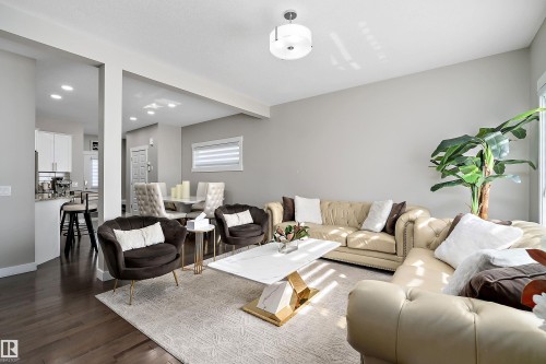 7043 174 Avenue, Edmonton, AB - Indoor Photo Showing Living Room