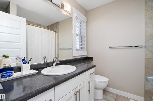 7043 174 Avenue, Edmonton, AB - Indoor Photo Showing Bathroom