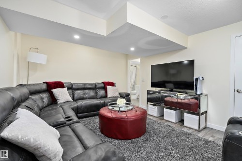 7043 174 Avenue, Edmonton, AB - Indoor Photo Showing Living Room