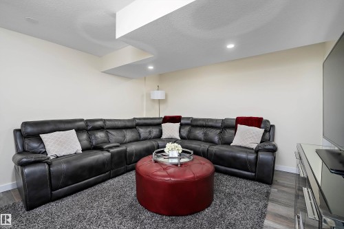 7043 174 Avenue, Edmonton, AB - Indoor Photo Showing Living Room