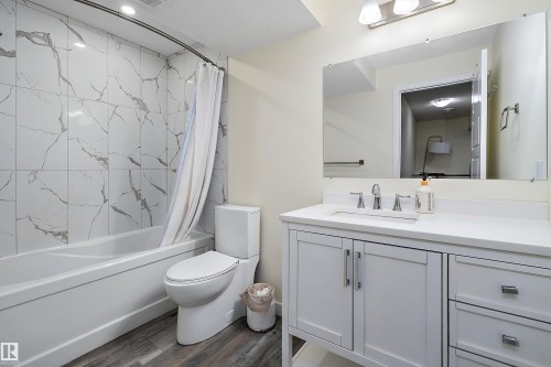 7043 174 Avenue, Edmonton, AB - Indoor Photo Showing Bathroom