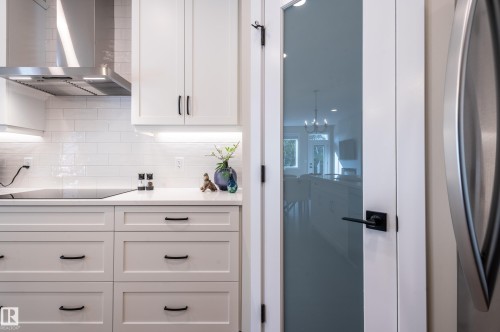 179 Redwing Wynd, St. Albert, AB - Indoor Photo Showing Kitchen With Upgraded Kitchen